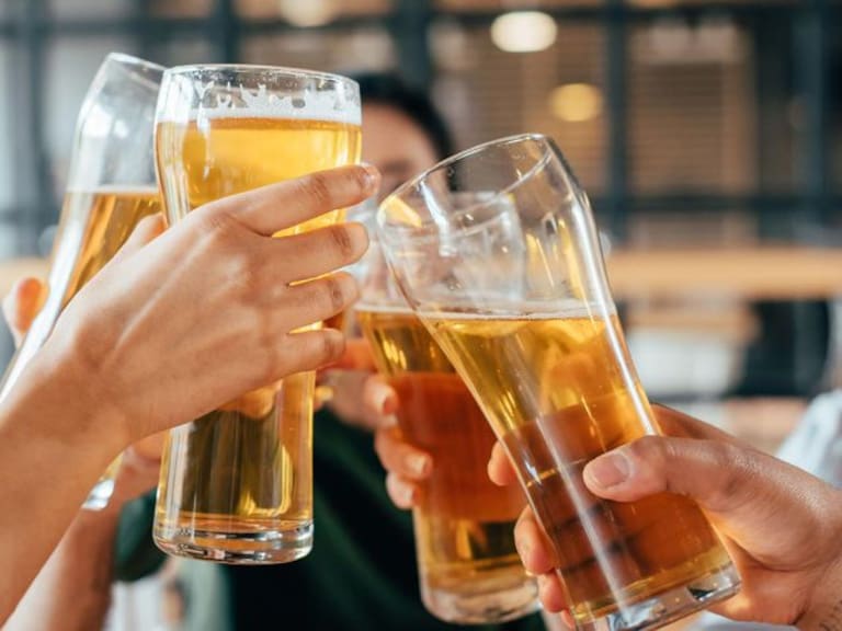 Beber cerveza después de trabajar es la clave para la juventud