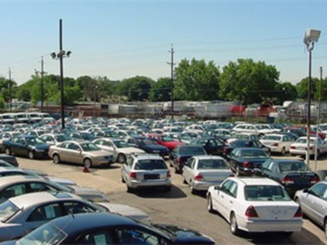 Vende gobierno de Estados Unidos camioneta con droga