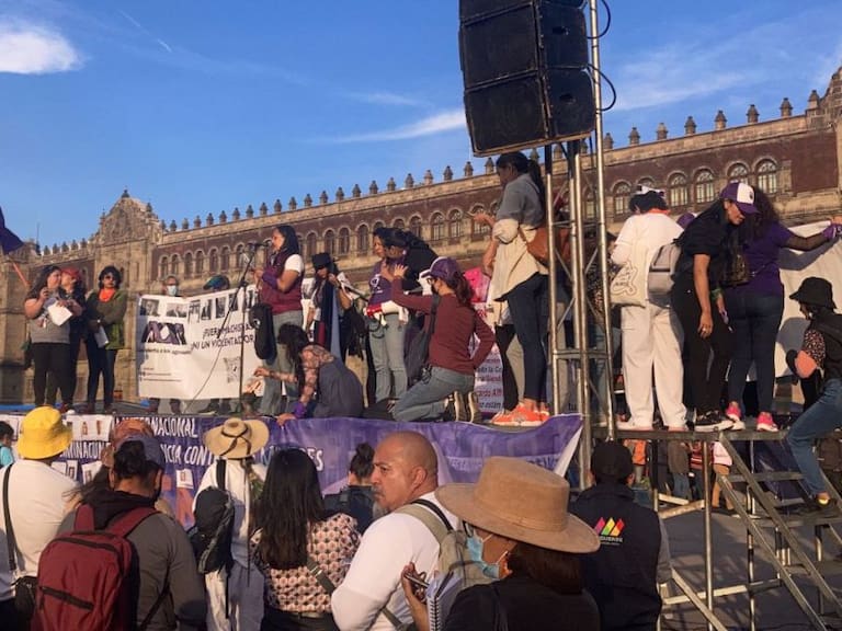 Marchan por el Día de la Eliminación de la Violencia contra la Mujer