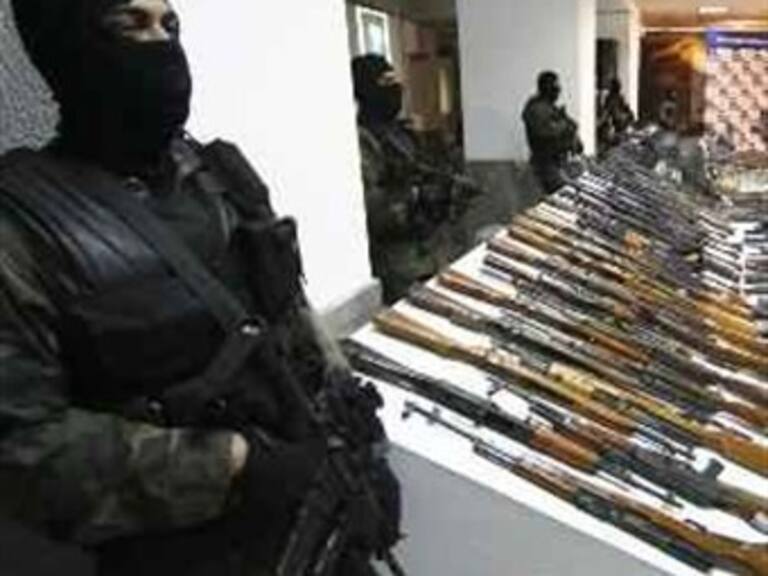 Detienen a dos cubanos armados en Nogales, Sonora