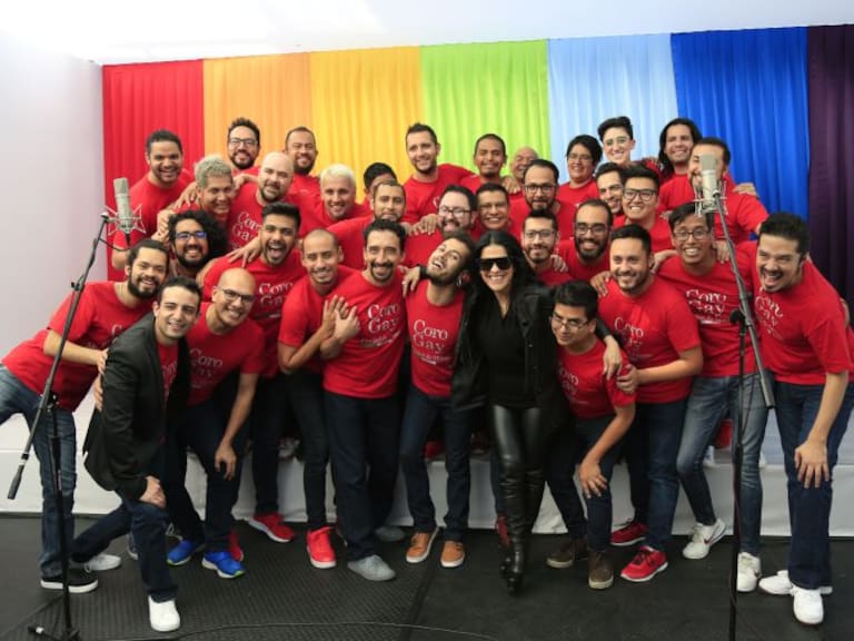 #FBLIVEW: Martha Debayle canta con el Coro Gay de la CDMX