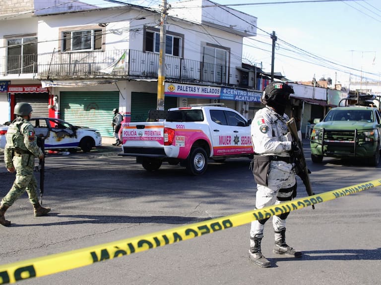 Cinco tiendas de convivencia en Morelos fueron quemadas con bombas molotov y un taxi incendiado por gente armada como reacción a la detención y abatimiento de Rubén Oseguera Cervantes
