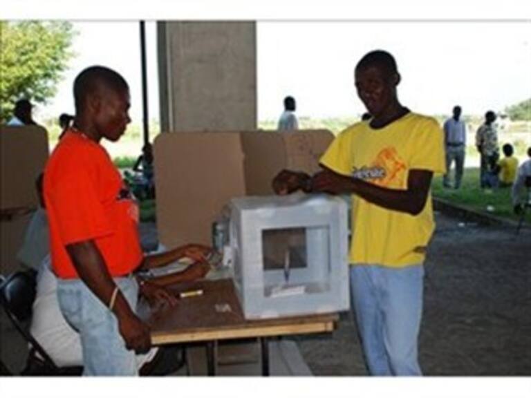 Concluyen elecciones en Haití