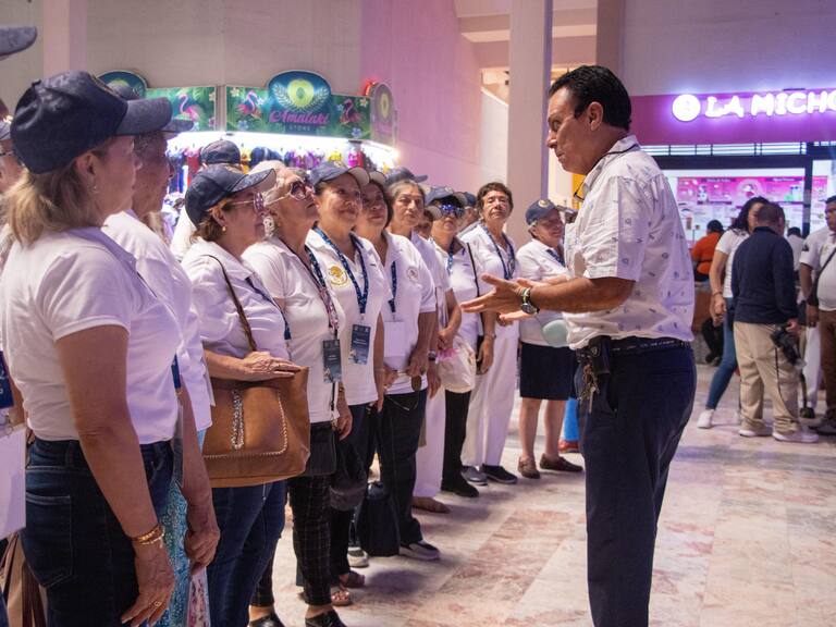 Ganadores del concurso nacional La Vejez y el Mar visitan Aquarium