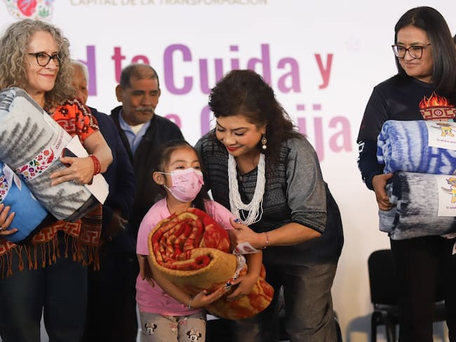 ¡A sacar las cobijas! Inicia campaña del gobierno por temporada invernal