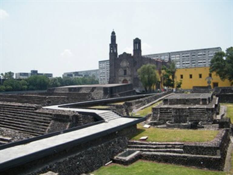Descubren escalinata en zona arqueológica de Tlatelolco