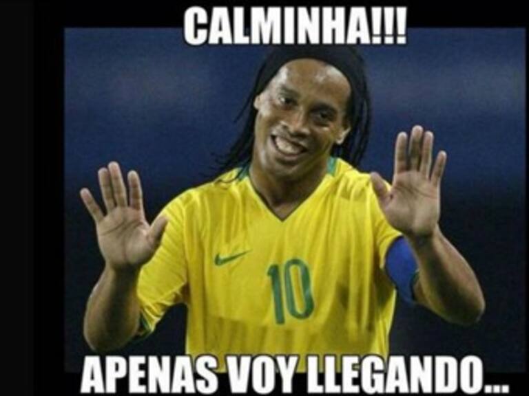 Los memes no se hicieron esperar luego del debut de Ronaldinho en 'Gallos Blancos'