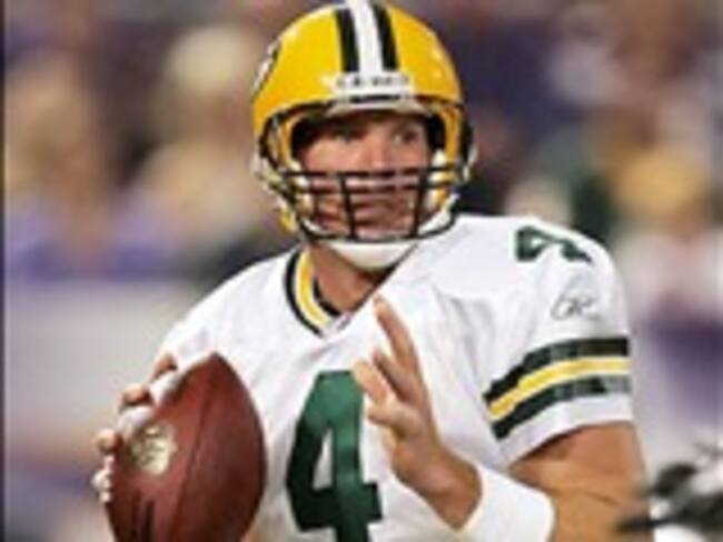 Favre podría dejar de jugar por problema en el brazo
