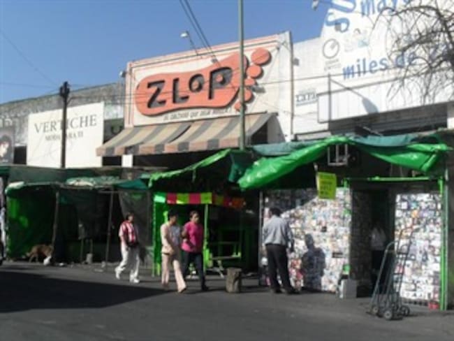 Localizan entre la basura de un mercado el cuerpo de un hombre