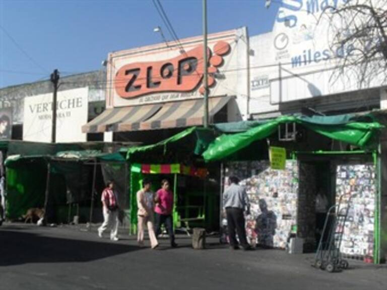 Localizan entre la basura de un mercado el cuerpo de un hombre