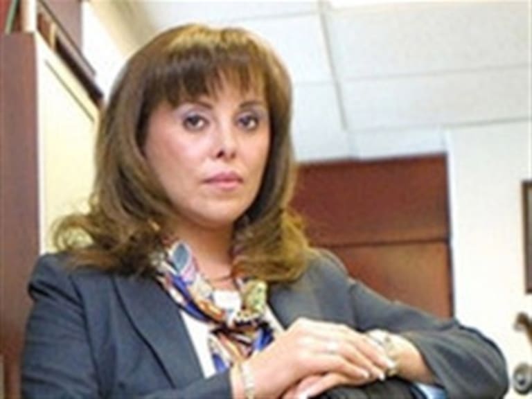 Felicita Calderón a Marisela Morales por premio a las mujeres