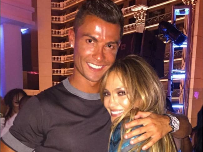 Cristiano Ronaldo mueve las caderas con canción de Jennifer López