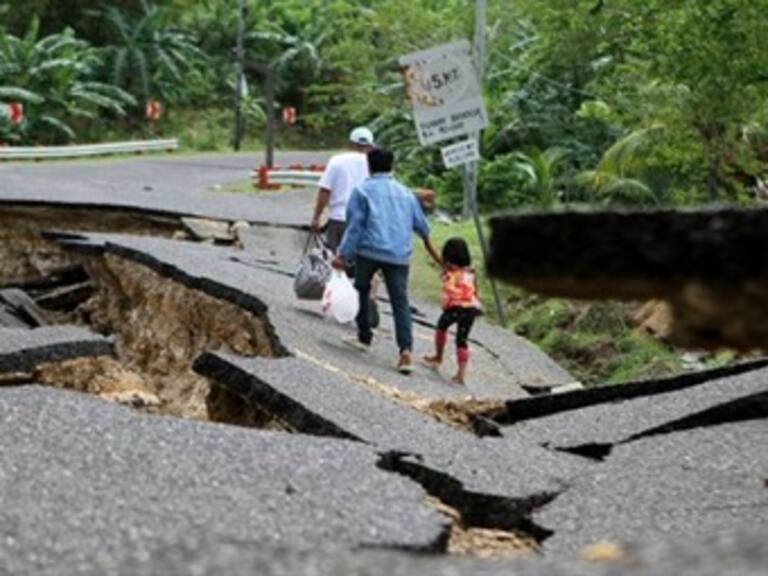 Reportan al menos 87 muertos por el sismo de 7.2 grados en Filipinas