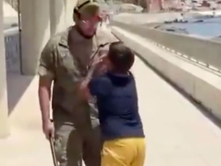Conmueve video de niño migrante que ruega no regresar a Marruecos tras llegar a Ceuta. FB