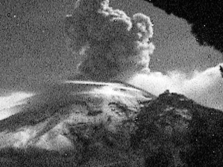 Popocatépetl registró explosión con material incandescente en la madrugada