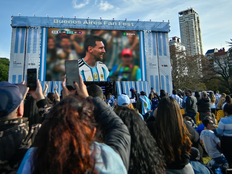 Aficionados reunidos en el Fan Fest en Buenos Aires