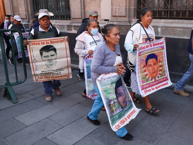 Abrir archivos y nuevos lugares de búsqueda acuerda Sheinbaum en caso Ayotzinapa