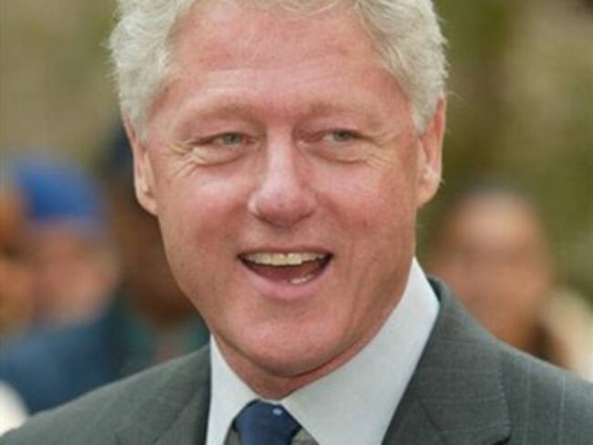 Acusa Clinton a republicanos de fomentar desempleo