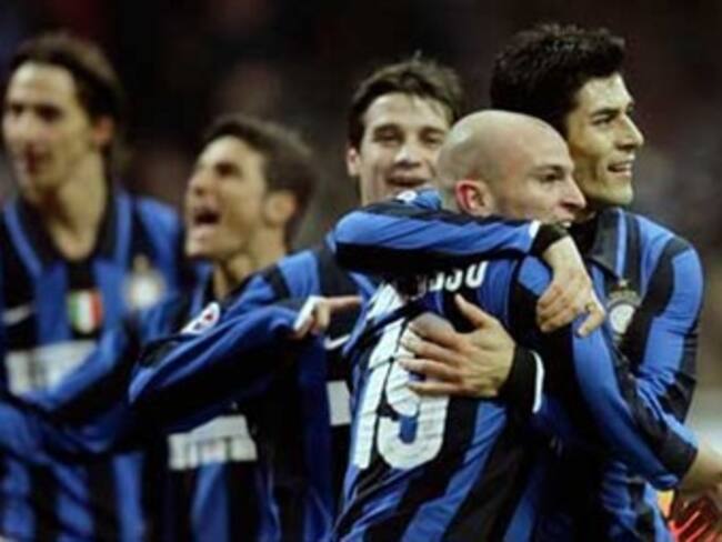 Triunfa Milan en Nápoles