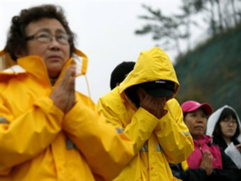 Pide perdón la naviera del Sewol a familiares y víctimas del naufragio