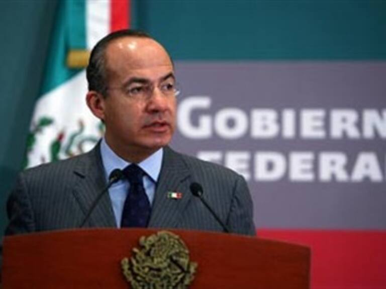 Condena Calderón violencia por hallazgo de fosas en Tamaulipas