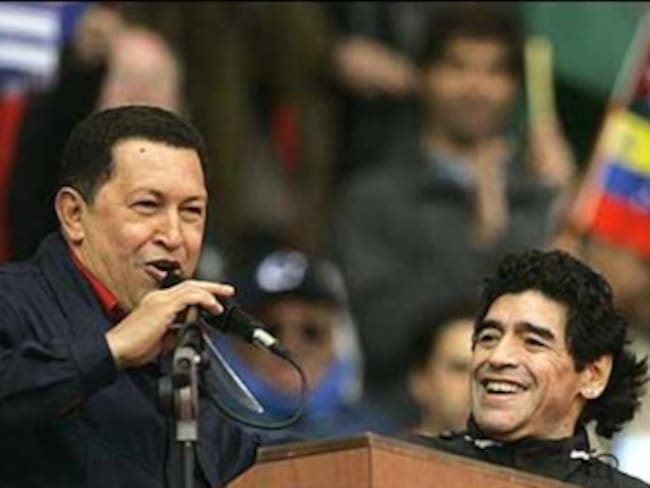 Anuncia Hugo Chávez visita de Maradona a Venezuela
