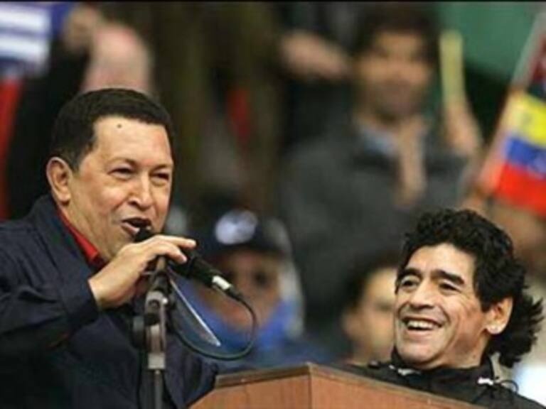 Anuncia Hugo Chávez visita de Maradona a Venezuela