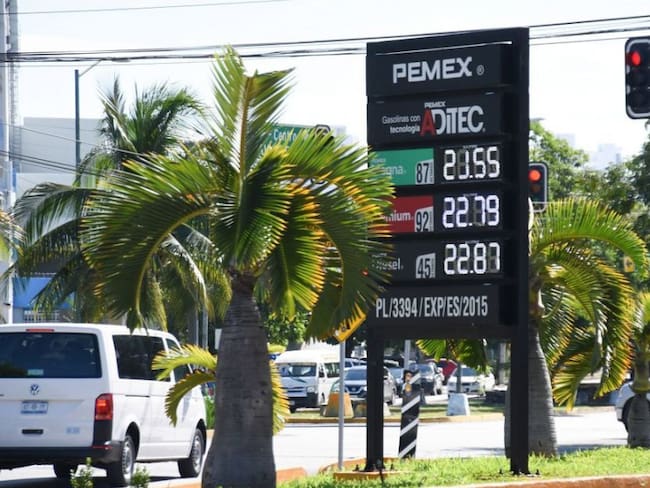 Diputados del PAN proponen bajar en 50% el Impuesto a gasolinas