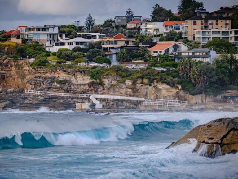 Mar de fondo en Acapulco afecta varias playas