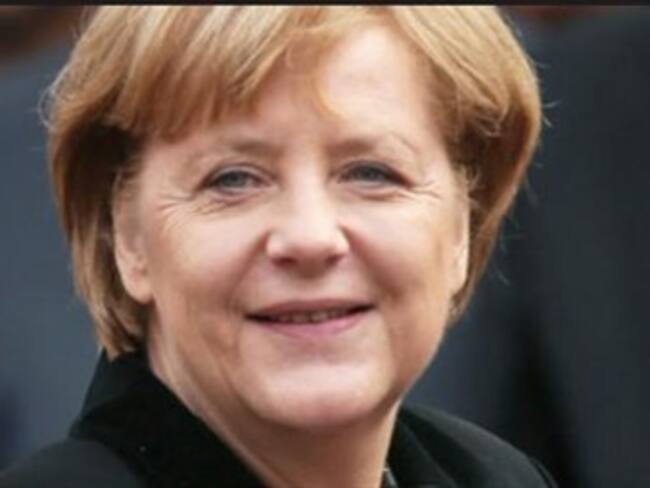 Reanuda Merkel actividades con agenda reducida por fractura