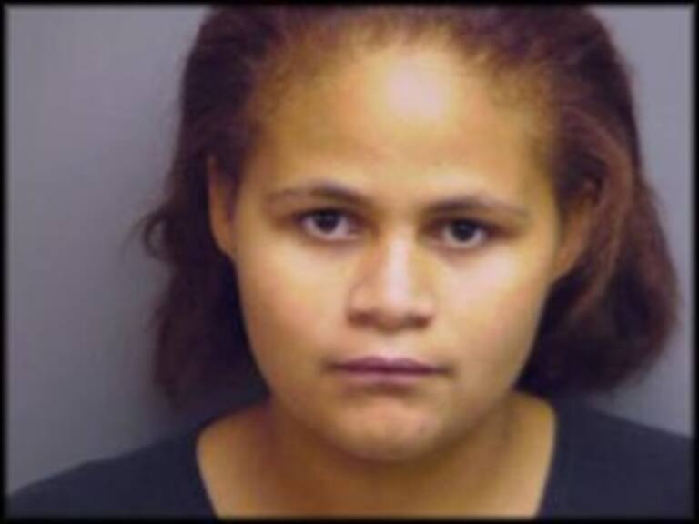 Intenta madre vender su bebé para comprarse un auto