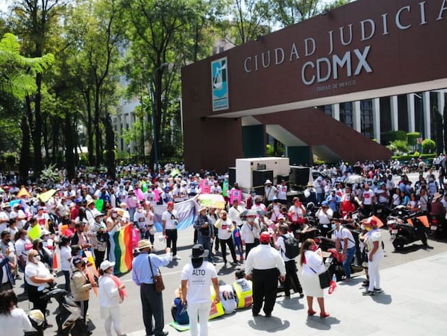 En CDMX marchan ambulantes para exigir libertad de su lideresa Diana ‘N’
