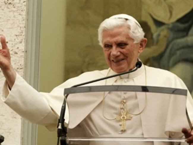 Falta de ética, origen de crisis económica: Benedicto XVI
