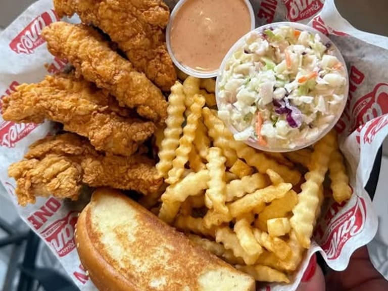 Alsea ve con optimismo el 2026 y anuncia la llegada de Raising Cane''s y Chipotle, con cinco nuevas tiendas en México.