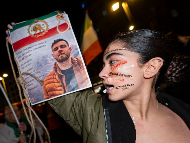 Irán suspende la ejecución de 800 manifestantes tras presiones de EEUU