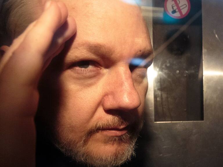 Firman orden de extración para Julian Assange