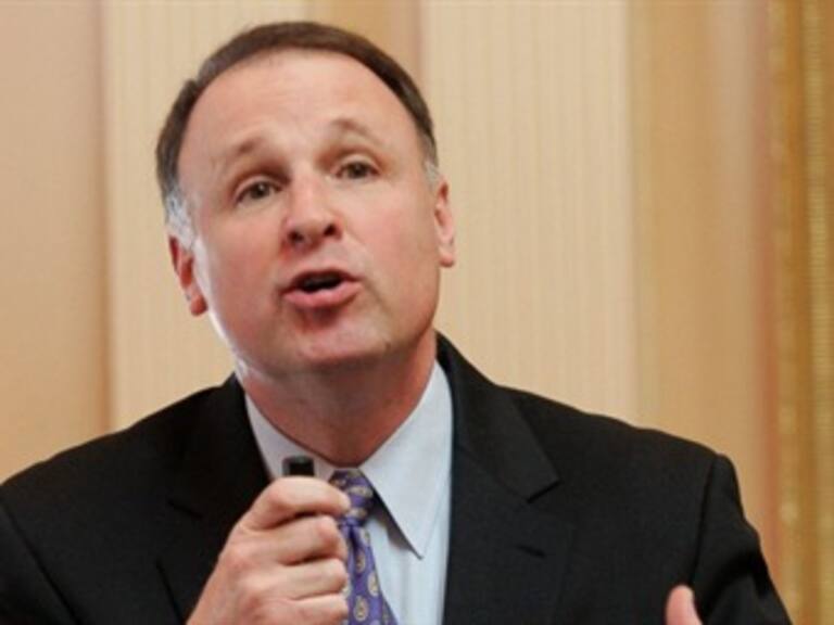 Apuñalan a senador estatal y hallan muerto a su hijo en EU