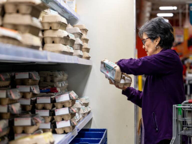 El precio del huevo en México varía según la región y el punto de venta, pero el costo promedio se eleva por inflación.