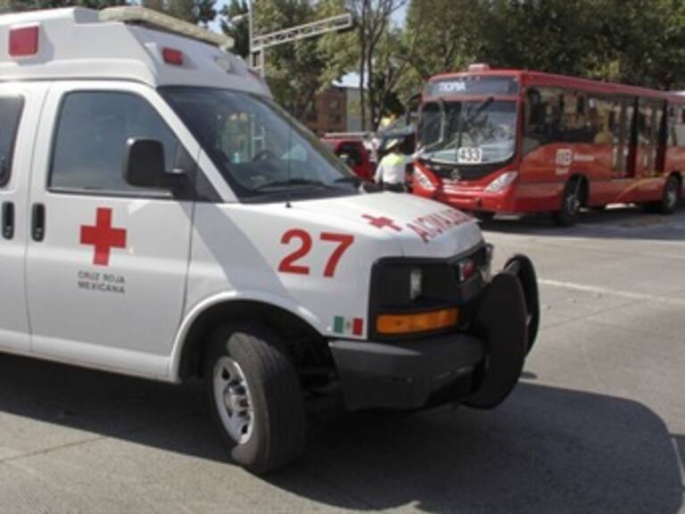 Lesionadas, 5 personas por choque contra un Metrobús en Iztacalco