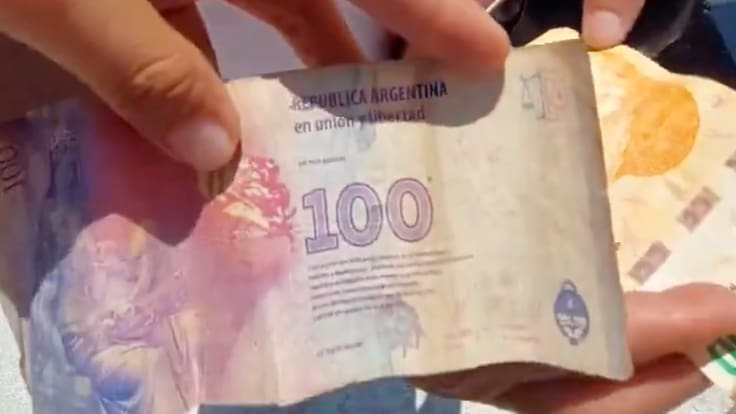 Turista argentino estafa a artesana en Yucatán; pagó con pesos argentinos tres blusas bordadas | VIDEO