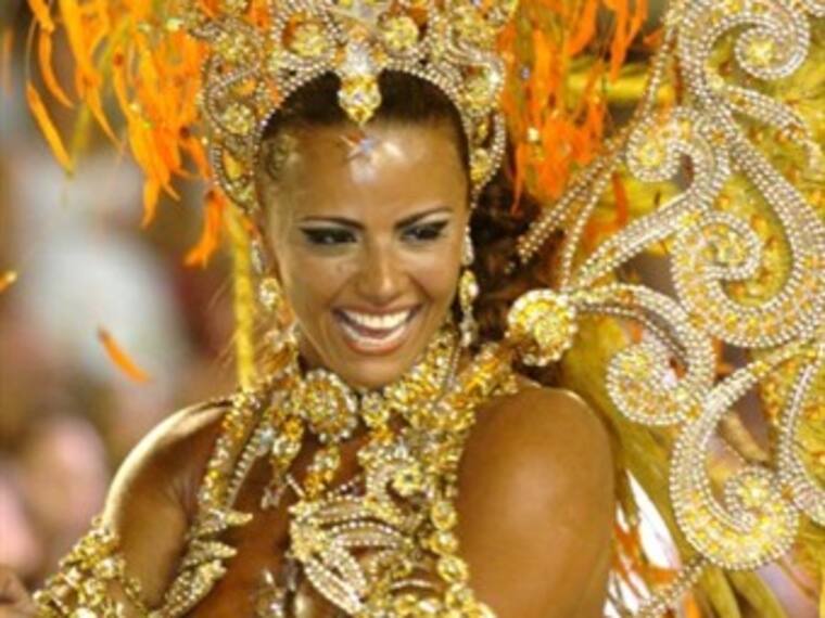 Bailarinas, mucho calor y poca ropa en el Carnaval de Brasil