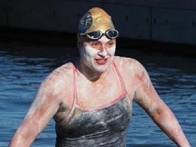SOPITAS: Sarah Thomas ha pasado las últimas 54 horas nadando sin parar