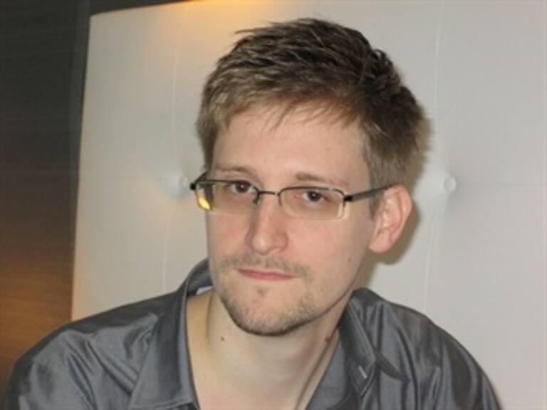 Solicita Snowden ampliación de asilo en Rusia