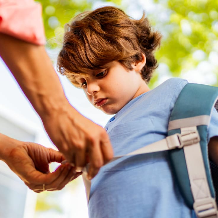 Regreso a clases SEP 2026: cómo elegir la mochila correcta y evitar problemas de salud en tu hijo