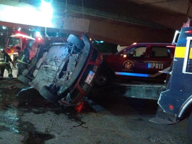 Automóvil cae a canal Río de los Remedios; Conductor pierde la vida |VIDEO