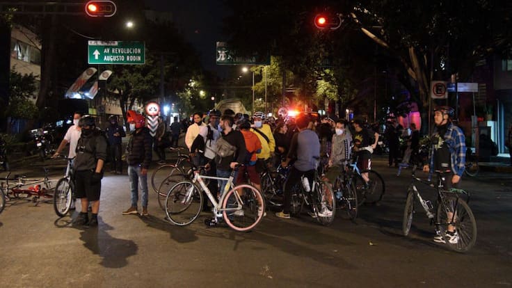 Separan de su cargo a 11 policías tras enfrentamiento con ciclistas