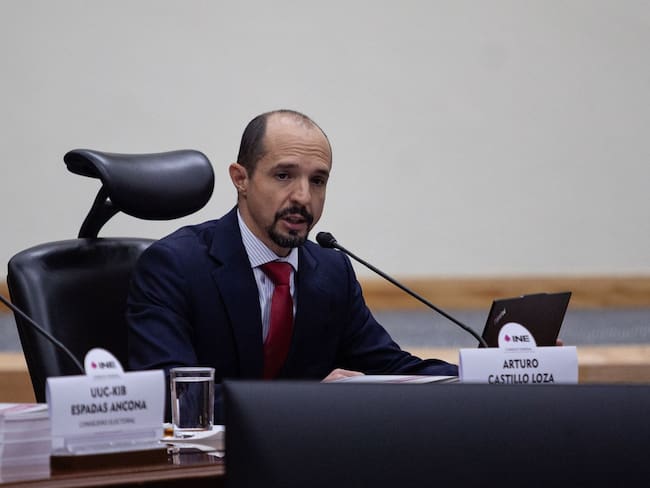 Elecciones 2027 están garantizadas, pero el INE está claudicando en su función de arbitraje, señaló el consejero Arturo Castillo