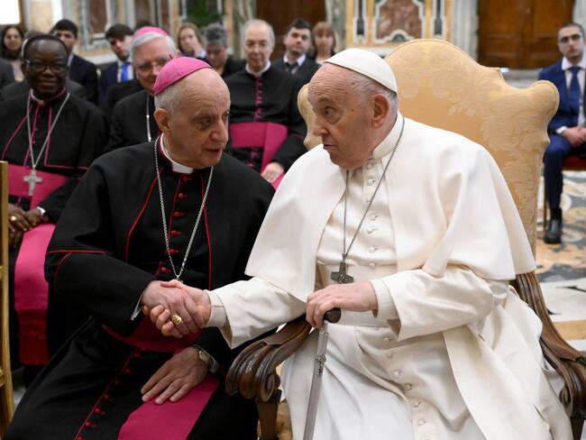 El papa Francisco permanecerá hospitalizado, suspende agenda de fin de semana