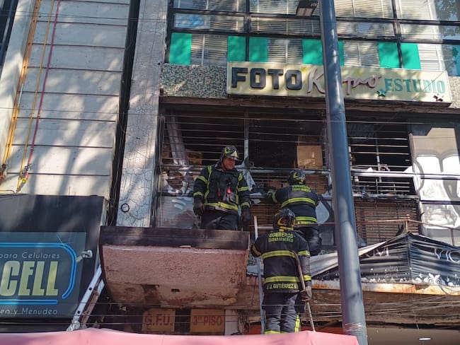 Se incendia local de venta de scooters y motopatines