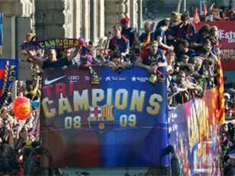 Llegan Barcelona y 'la orejona' a casa